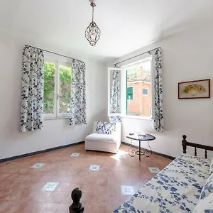 Joivy Light Flat With Great View, Cinque Terre Apartment Vernazza