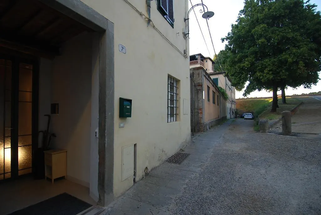S. Agostino Fronte Mura Lucca 0*,
